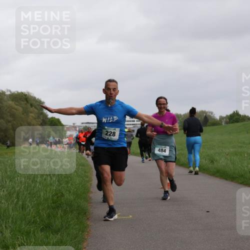 04.05.2025 - 8. Wedeler Halbmarathon Yannick Fuchs http://msf.ph/oto/7827796 04.05.2025 11:15:31 Laufen 228, 484 meine-sportfotos.de