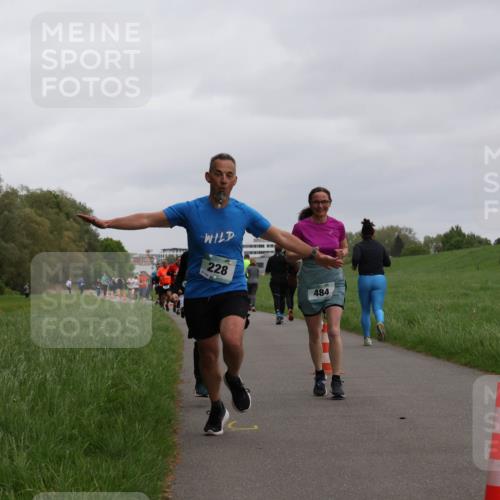 04.05.2025 - 8. Wedeler Halbmarathon Yannick Fuchs http://msf.ph/oto/7827804 04.05.2025 11:15:31 Laufen 154, 228, 484 meine-sportfotos.de