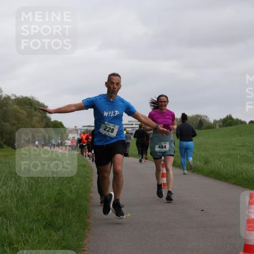 04.05.2025 - 8. Wedeler Halbmarathon Yannick Fuchs http://msf.ph/oto/7827808 04.05.2025 11:15:31 Laufen 228, 484 meine-sportfotos.de