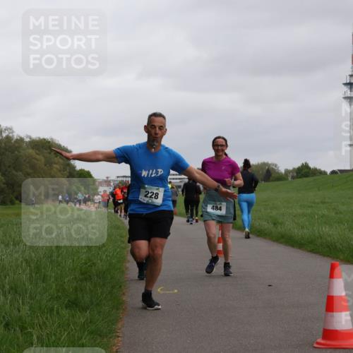 04.05.2025 - 8. Wedeler Halbmarathon Yannick Fuchs http://msf.ph/oto/7827821 04.05.2025 11:15:31 Laufen 228, 8154, 484 meine-sportfotos.de