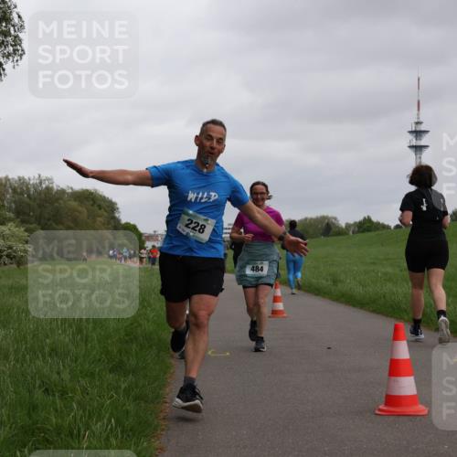 04.05.2025 - 8. Wedeler Halbmarathon Yannick Fuchs http://msf.ph/oto/7827852 04.05.2025 11:15:32 Laufen 8154, 228, 484 meine-sportfotos.de