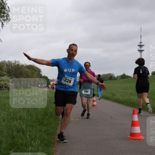 04.05.2025 - 8. Wedeler Halbmarathon Yannick Fuchs http://msf.ph/oto/7827856 04.05.2025 11:15:32 Laufen 228, 484, 0405, 93, 0222 meine-sportfotos.de