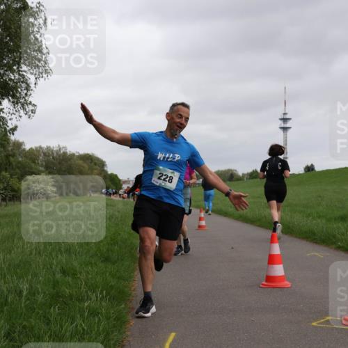 04.05.2025 - 8. Wedeler Halbmarathon Yannick Fuchs http://msf.ph/oto/7827864 04.05.2025 11:15:32 Laufen 154, 228 meine-sportfotos.de