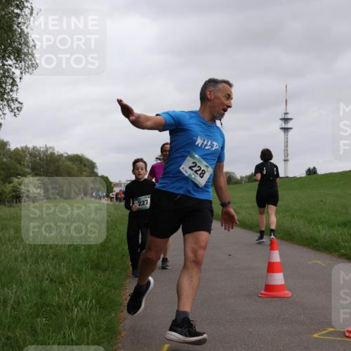 04.05.2025 - 8. Wedeler Halbmarathon Yannick Fuchs http://msf.ph/oto/7827881 04.05.2025 11:15:32 Laufen 227, 154, 228 meine-sportfotos.de