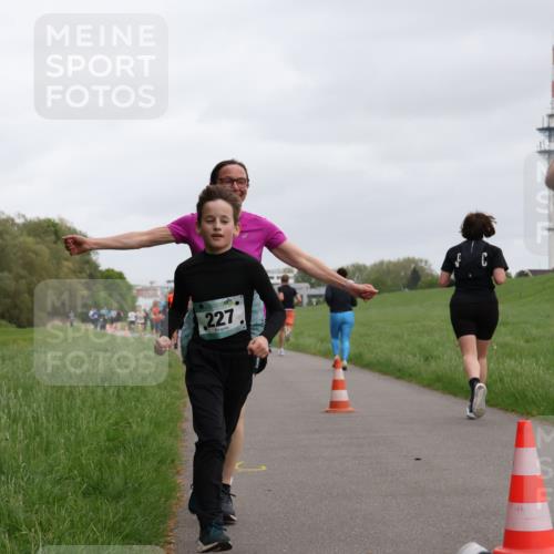 04.05.2025 - 8. Wedeler Halbmarathon Yannick Fuchs http://msf.ph/oto/7827886 04.05.2025 11:15:33 Laufen 227 meine-sportfotos.de