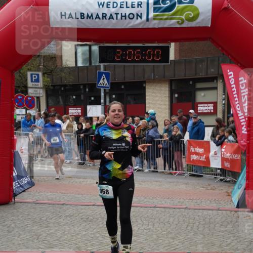 04.05.2025 - 8. Wedeler Halbmarathon Felixshl http://msf.ph/oto/7827895 04.05.2025 12:05:58 Ziel 45, 469, 958 meine-sportfotos.de