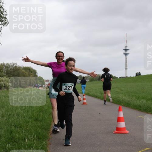 04.05.2025 - 8. Wedeler Halbmarathon Yannick Fuchs http://msf.ph/oto/7827909 04.05.2025 11:15:33 Laufen 227, 040, 930222 meine-sportfotos.de