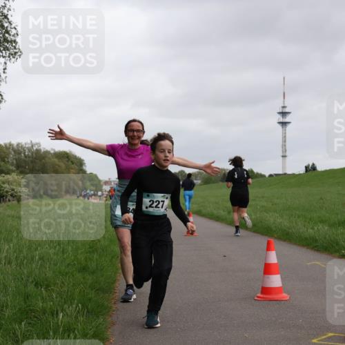 04.05.2025 - 8. Wedeler Halbmarathon Yannick Fuchs http://msf.ph/oto/7827914 04.05.2025 11:15:33 Laufen 227 meine-sportfotos.de
