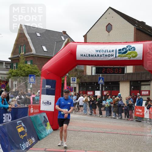 04.05.2025 - 8. Wedeler Halbmarathon Felixshl http://msf.ph/oto/7827924 04.05.2025 12:06:01 Ziel 469, 958 meine-sportfotos.de