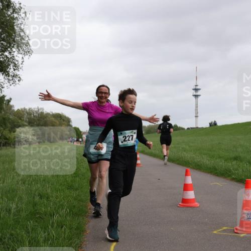 04.05.2025 - 8. Wedeler Halbmarathon Yannick Fuchs http://msf.ph/oto/7827928 04.05.2025 11:15:34 Laufen 227 meine-sportfotos.de