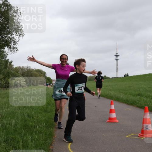 04.05.2025 - 8. Wedeler Halbmarathon Yannick Fuchs http://msf.ph/oto/7827933 04.05.2025 11:15:34 Laufen 484, 227 meine-sportfotos.de
