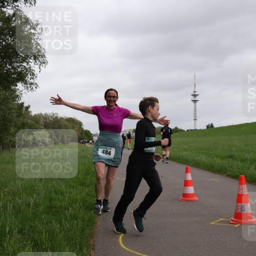 04.05.2025 - 8. Wedeler Halbmarathon Yannick Fuchs http://msf.ph/oto/7827942 04.05.2025 11:15:34 Laufen 484 meine-sportfotos.de