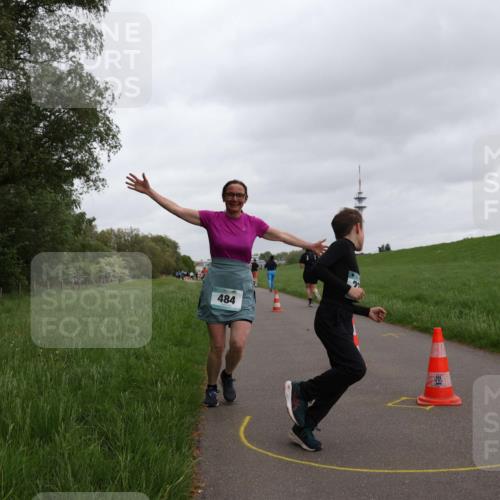 04.05.2025 - 8. Wedeler Halbmarathon Yannick Fuchs http://msf.ph/oto/7827944 04.05.2025 11:15:34 Laufen 484, 20 meine-sportfotos.de