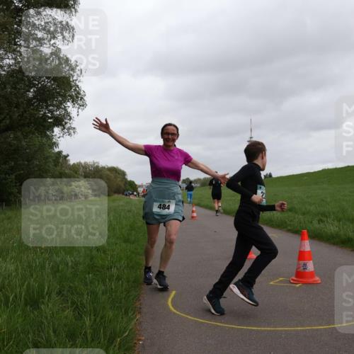 04.05.2025 - 8. Wedeler Halbmarathon Yannick Fuchs http://msf.ph/oto/7827948 04.05.2025 11:15:34 Laufen 484 meine-sportfotos.de