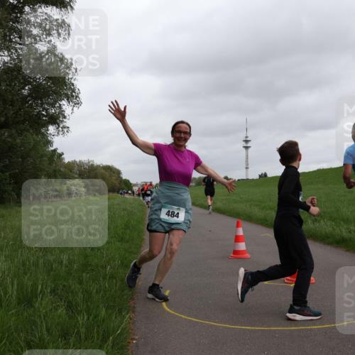 04.05.2025 - 8. Wedeler Halbmarathon Yannick Fuchs http://msf.ph/oto/7827960 04.05.2025 11:15:34 Laufen 484 meine-sportfotos.de