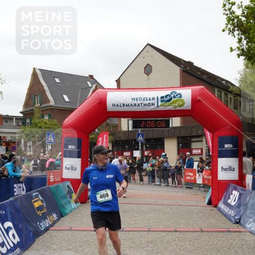 04.05.2025 - 8. Wedeler Halbmarathon Felixshl http://msf.ph/oto/7827991 04.05.2025 12:06:03 Ziel 445, 469 meine-sportfotos.de