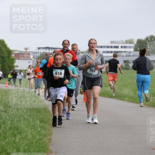 04.05.2025 - 8. Wedeler Halbmarathon Yannick Fuchs http://msf.ph/oto/7827993 04.05.2025 11:15:36 Laufen 10000, 616, 701 meine-sportfotos.de