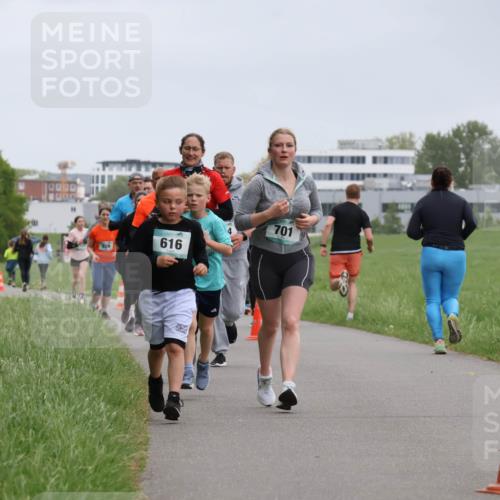 04.05.2025 - 8. Wedeler Halbmarathon Yannick Fuchs http://msf.ph/oto/7827995 04.05.2025 11:15:36 Laufen 616, 701 meine-sportfotos.de