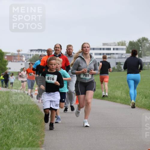 04.05.2025 - 8. Wedeler Halbmarathon Yannick Fuchs http://msf.ph/oto/7828001 04.05.2025 11:15:36 Laufen 10000, 616, 701 meine-sportfotos.de