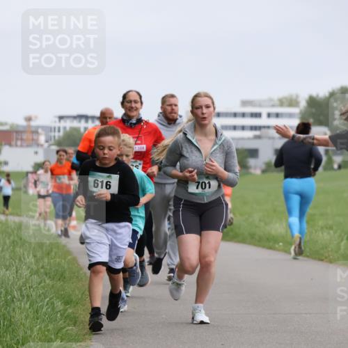 04.05.2025 - 8. Wedeler Halbmarathon Yannick Fuchs http://msf.ph/oto/7828020 04.05.2025 11:15:37 Laufen 616, 50, 701 meine-sportfotos.de