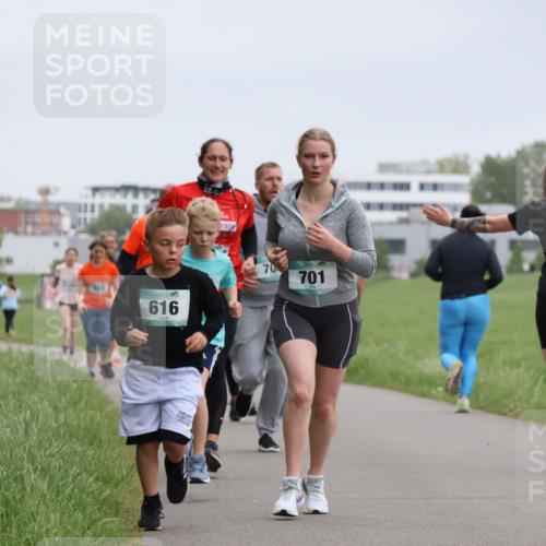 04.05.2025 - 8. Wedeler Halbmarathon Yannick Fuchs http://msf.ph/oto/7828027 04.05.2025 11:15:37 Laufen 616, 50, 70, 701 meine-sportfotos.de