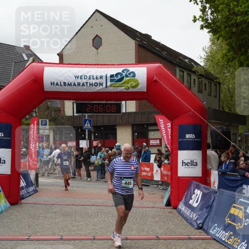 04.05.2025 - 8. Wedeler Halbmarathon Felixshl http://msf.ph/oto/7828029 04.05.2025 12:06:06 Ziel 154, 445, 469 meine-sportfotos.de
