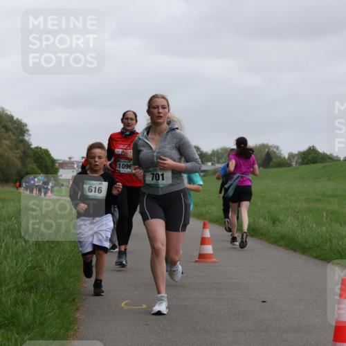 04.05.2025 - 8. Wedeler Halbmarathon Yannick Fuchs http://msf.ph/oto/7828067 04.05.2025 11:15:41 Laufen 616, 1096, 701 meine-sportfotos.de