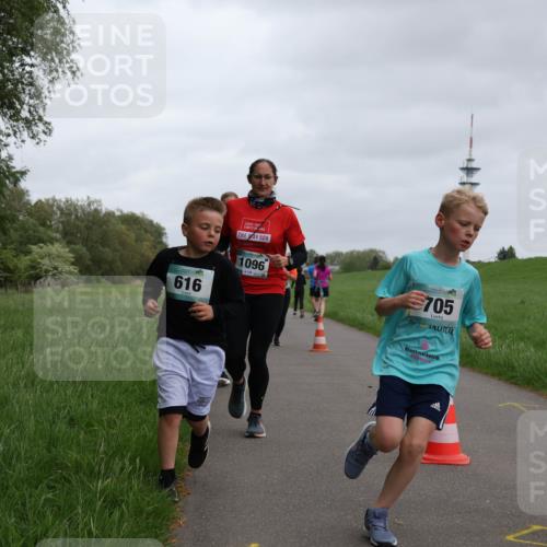 04.05.2025 - 8. Wedeler Halbmarathon Yannick Fuchs http://msf.ph/oto/7828107 04.05.2025 11:15:44 Laufen 616, 50, 1096, 705 meine-sportfotos.de