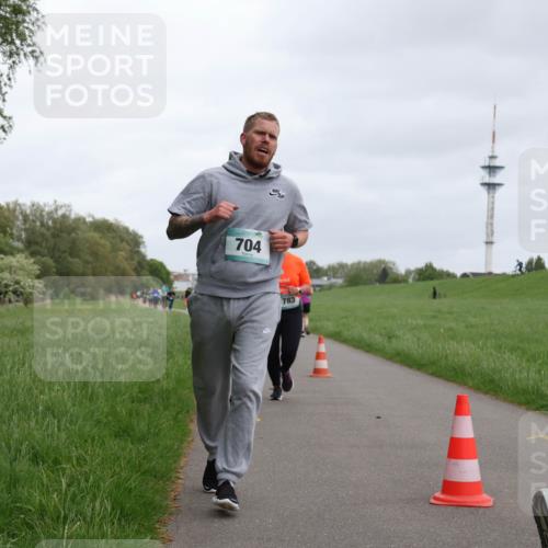 04.05.2025 - 8. Wedeler Halbmarathon Yannick Fuchs http://msf.ph/oto/7828114 04.05.2025 11:15:45 Laufen 704, 783 meine-sportfotos.de