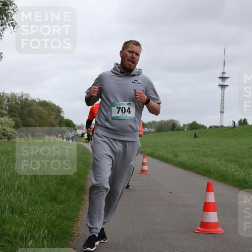 04.05.2025 - 8. Wedeler Halbmarathon Yannick Fuchs http://msf.ph/oto/7828131 04.05.2025 11:15:46 Laufen 704 meine-sportfotos.de