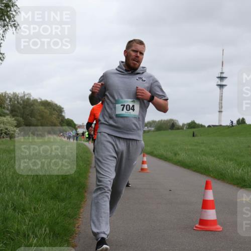 04.05.2025 - 8. Wedeler Halbmarathon Yannick Fuchs http://msf.ph/oto/7828137 04.05.2025 11:15:46 Laufen 704 meine-sportfotos.de