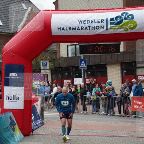 04.05.2025 - 8. Wedeler Halbmarathon Felixshl http://msf.ph/oto/7828196 04.05.2025 12:06:14 Ziel 154, 943, 970 meine-sportfotos.de