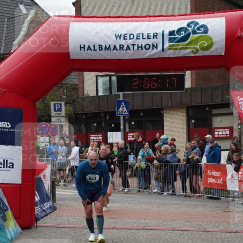 04.05.2025 - 8. Wedeler Halbmarathon Felixshl http://msf.ph/oto/7828215 04.05.2025 12:06:14 Ziel 154, 943, 970 meine-sportfotos.de