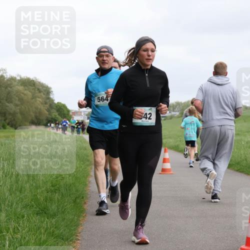 04.05.2025 - 8. Wedeler Halbmarathon Yannick Fuchs http://msf.ph/oto/7828222 04.05.2025 11:15:50 Laufen 564, 42 meine-sportfotos.de