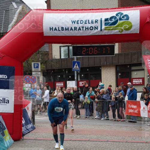 04.05.2025 - 8. Wedeler Halbmarathon Felixshl http://msf.ph/oto/7828224 04.05.2025 12:06:15 Ziel 943, 970 meine-sportfotos.de