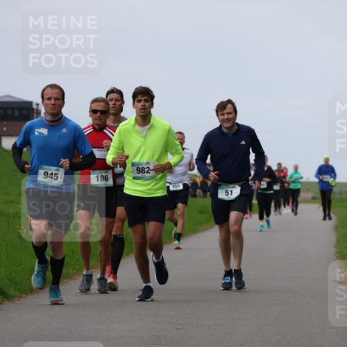 04.05.2025 - 8. Wedeler Halbmarathon Yannick Fuchs http://msf.ph/oto/7828226 04.05.2025 11:35:04 Laufen 945, 186, 982, 855, 51 meine-sportfotos.de
