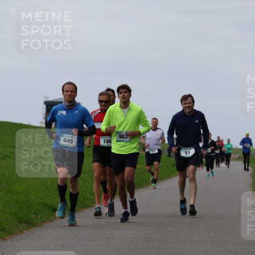 04.05.2025 - 8. Wedeler Halbmarathon Yannick Fuchs http://msf.ph/oto/7828240 04.05.2025 11:35:05 Laufen 945, 186, 982, 855, 51 meine-sportfotos.de