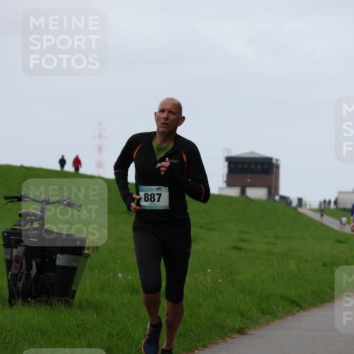 04.05.2025 - 8. Wedeler Halbmarathon Yannick Fuchs http://msf.ph/oto/7828246 04.05.2025 11:15:55 Laufen 887 meine-sportfotos.de