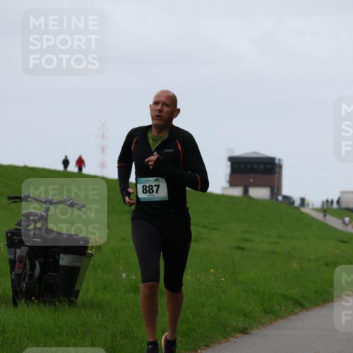 04.05.2025 - 8. Wedeler Halbmarathon Yannick Fuchs http://msf.ph/oto/7828249 04.05.2025 11:15:55 Laufen 887 meine-sportfotos.de