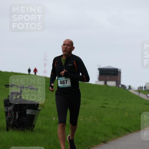 04.05.2025 - 8. Wedeler Halbmarathon Yannick Fuchs http://msf.ph/oto/7828251 04.05.2025 11:15:55 Laufen 887 meine-sportfotos.de