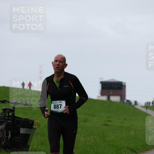 04.05.2025 - 8. Wedeler Halbmarathon Yannick Fuchs http://msf.ph/oto/7828256 04.05.2025 11:15:55 Laufen 887 meine-sportfotos.de