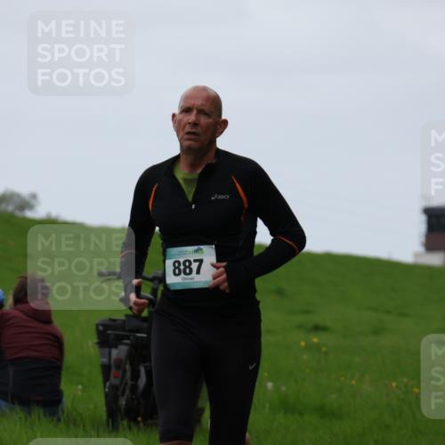 04.05.2025 - 8. Wedeler Halbmarathon Yannick Fuchs http://msf.ph/oto/7828259 04.05.2025 11:15:56 Laufen 887 meine-sportfotos.de