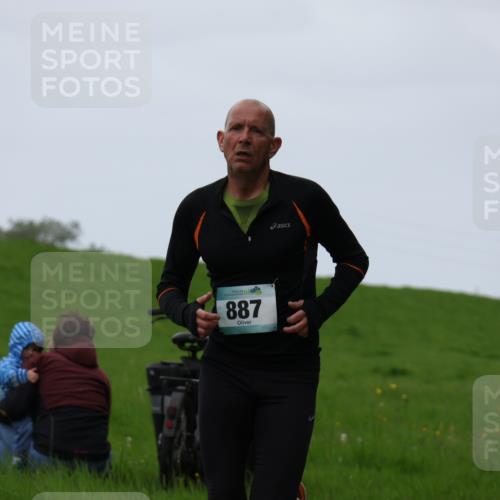 04.05.2025 - 8. Wedeler Halbmarathon Yannick Fuchs http://msf.ph/oto/7828261 04.05.2025 11:15:56 Laufen 01, 887 meine-sportfotos.de