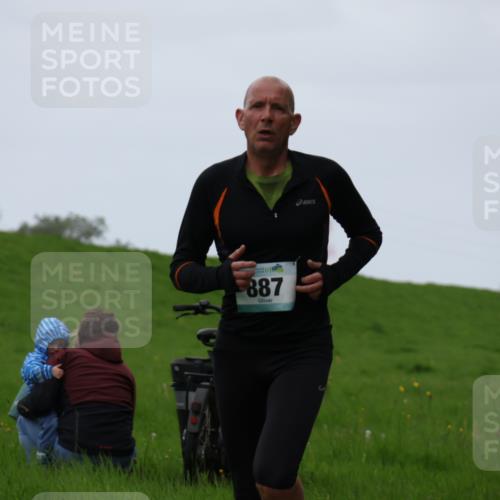 04.05.2025 - 8. Wedeler Halbmarathon Yannick Fuchs http://msf.ph/oto/7828263 04.05.2025 11:15:56 Laufen 887 meine-sportfotos.de