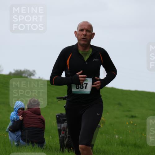04.05.2025 - 8. Wedeler Halbmarathon Yannick Fuchs http://msf.ph/oto/7828266 04.05.2025 11:15:56 Laufen 887 meine-sportfotos.de