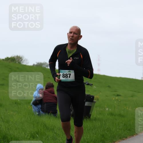 04.05.2025 - 8. Wedeler Halbmarathon Yannick Fuchs http://msf.ph/oto/7828277 04.05.2025 11:15:57 Laufen 887 meine-sportfotos.de