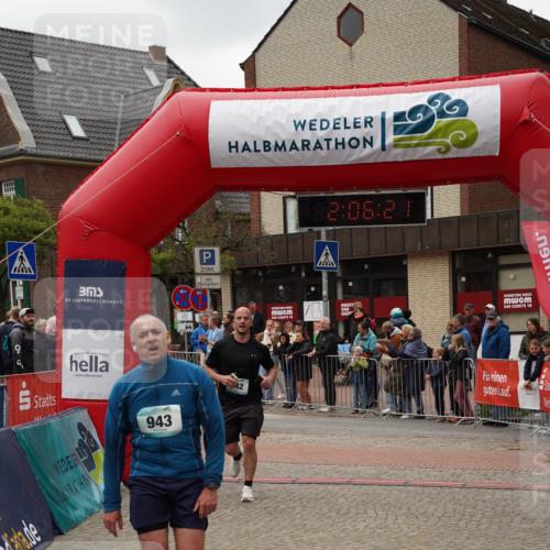 04.05.2025 - 8. Wedeler Halbmarathon Felixshl http://msf.ph/oto/7828279 04.05.2025 12:06:19 Ziel 142, 943, 970 meine-sportfotos.de