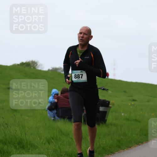 04.05.2025 - 8. Wedeler Halbmarathon Yannick Fuchs http://msf.ph/oto/7828281 04.05.2025 11:15:57 Laufen 887 meine-sportfotos.de