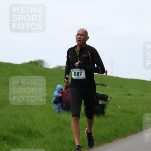 04.05.2025 - 8. Wedeler Halbmarathon Yannick Fuchs http://msf.ph/oto/7828282 04.05.2025 11:15:57 Laufen 887 meine-sportfotos.de