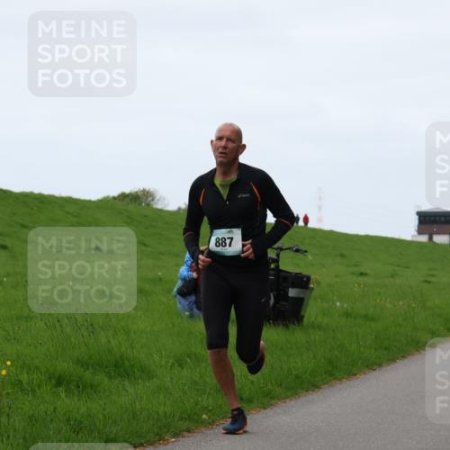 04.05.2025 - 8. Wedeler Halbmarathon Yannick Fuchs http://msf.ph/oto/7828288 04.05.2025 11:15:57 Laufen 887 meine-sportfotos.de